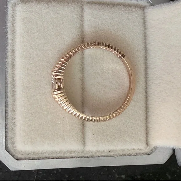 Ferkos Fine Jewelry 14k Gold Ribbed Diamond Ring - Picture 10 of 10